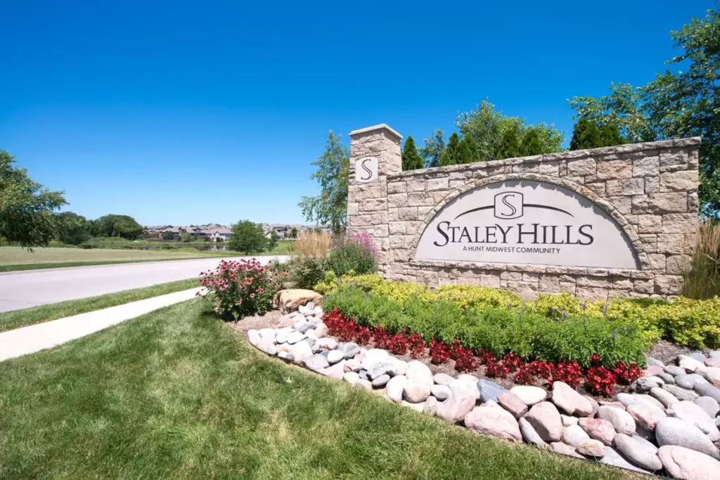 Hunt Midwest Master Planned Communities - Staley Hills