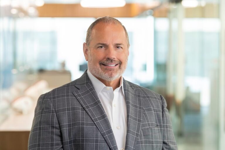 Senior Vice President and Chief Financial Officer Vince Johnston oversees all Hunt Midwest finance, accounting, human resources, and information technology functions.